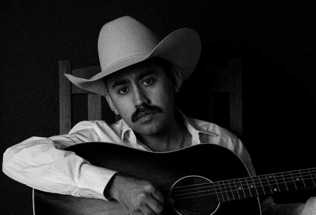 DUSTIN DE LA GARZA